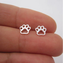 Load image into Gallery viewer, Paw print earringsm - silver

