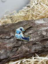Load image into Gallery viewer, The Great Wave off Kanagawa pin badge
